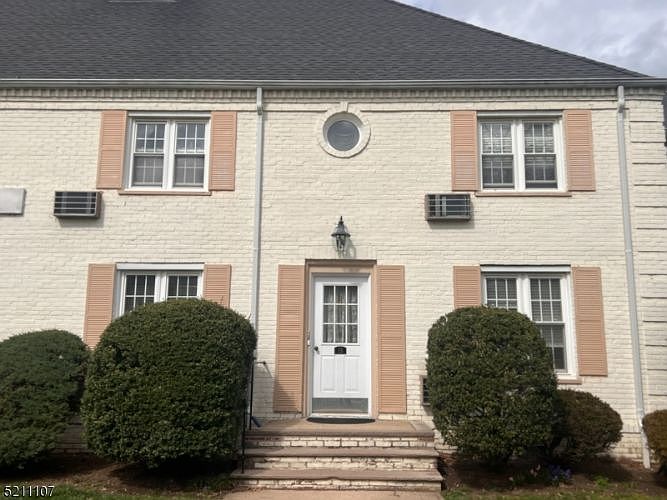 1st image of 15 Parkway Vlg #A