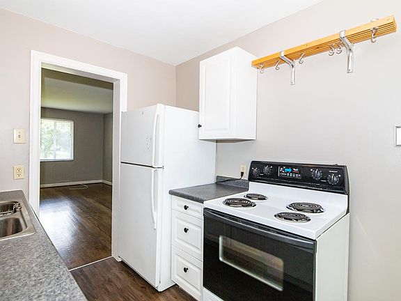 2nd image of 83 W Westfield Blvd