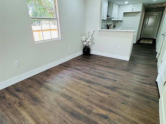 5th image of 617 Persimmon St