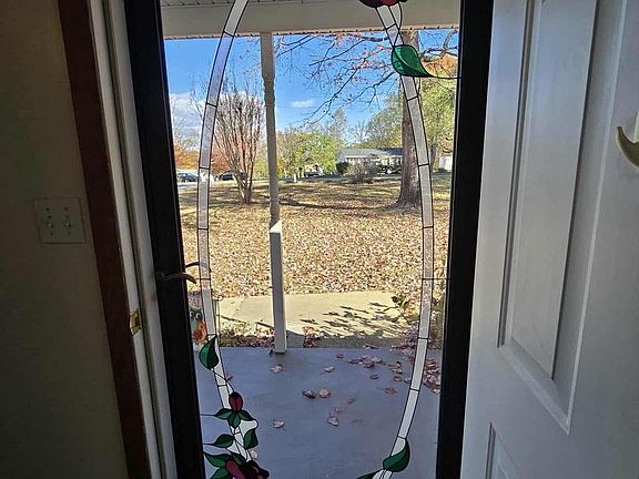 3rd image of 915 Leon Rd