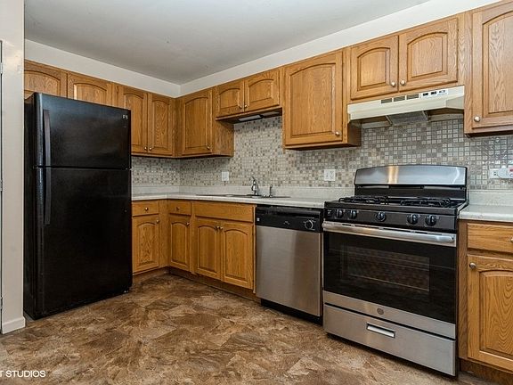 3rd image of 676 Cumberland Trl APT A1