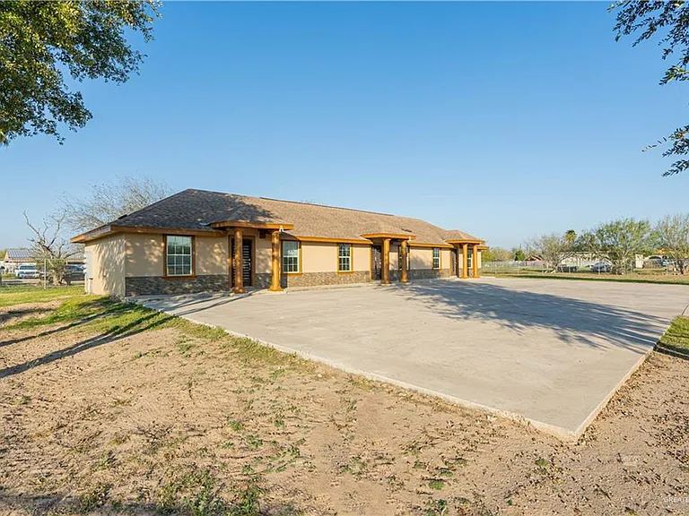 17002 Queen Palm Dr #B — Photo 2