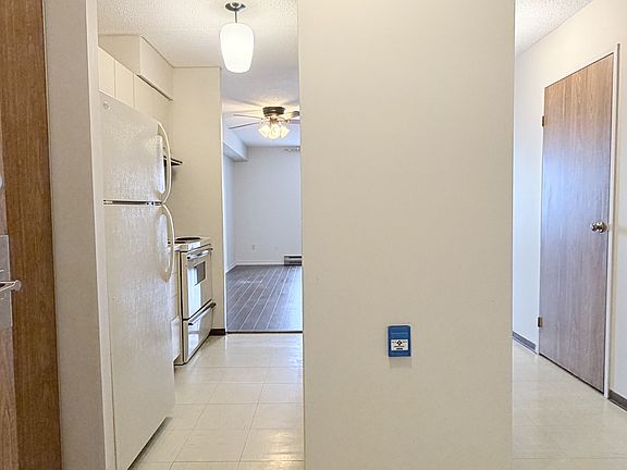 3rd image of 1653 Ouellette Ave #907