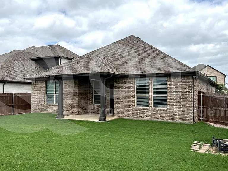 1005 Whitehall Ln — Photo 23