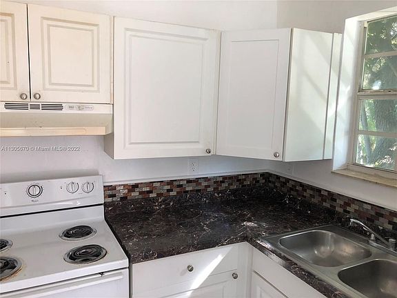 5th image of 2972 NW 15th St #4
