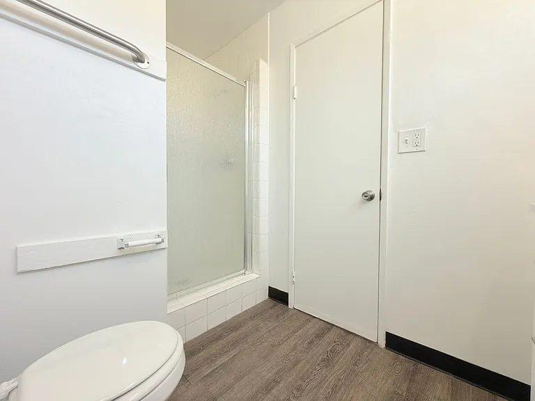 9845 Hayvenhurst Ave — Photo 18