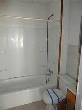 4th image of 8606 Thompson Ave