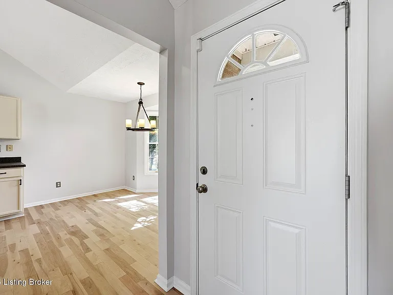 4029 Orchard Lake Dr — Photo 3