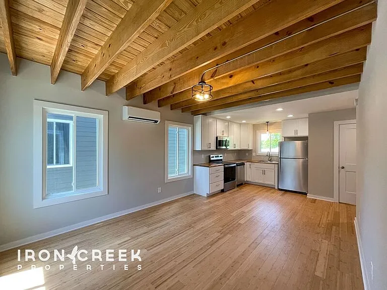 80 E Cascade St — Photo 2