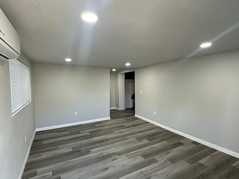 2339 Van Ness Ave #B — Photo 2