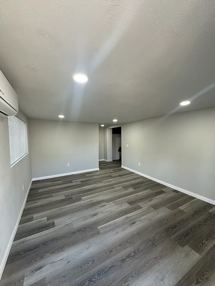 Building Photo - 2339 Van Ness Ave #B