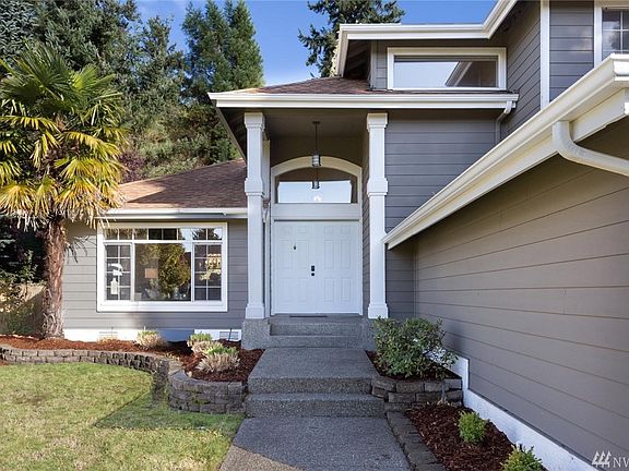 3rd image of 921 N Mountain View Ave