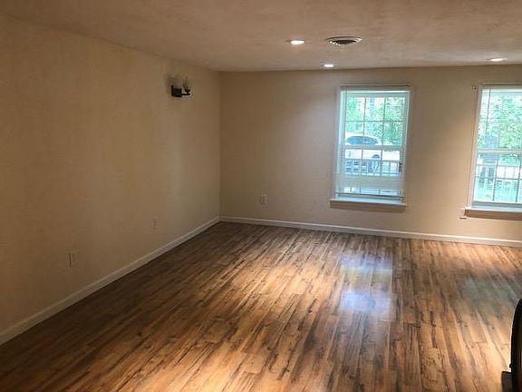 3rd image of 159 Lakeside Dr