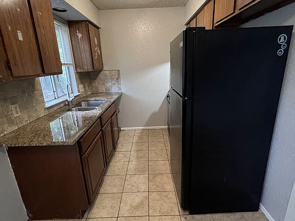 2nd image of 415 Thelma Dr #A