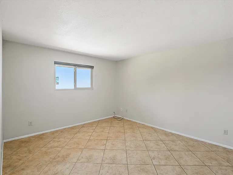 1306 W 12th St — Photo 52