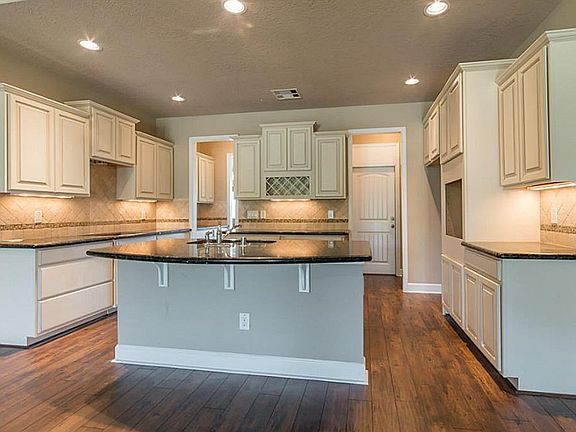 5th image of 9618 Oaklawn Dr