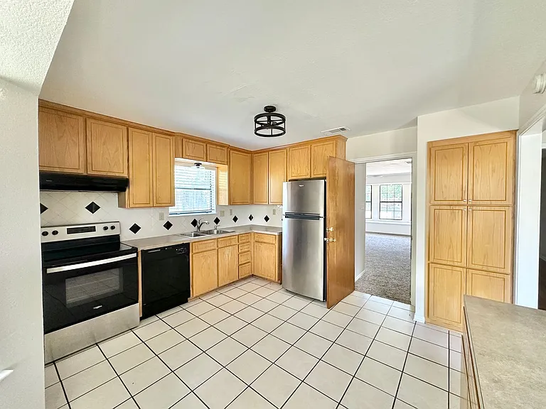 3706 Madison Dr — Photo 8