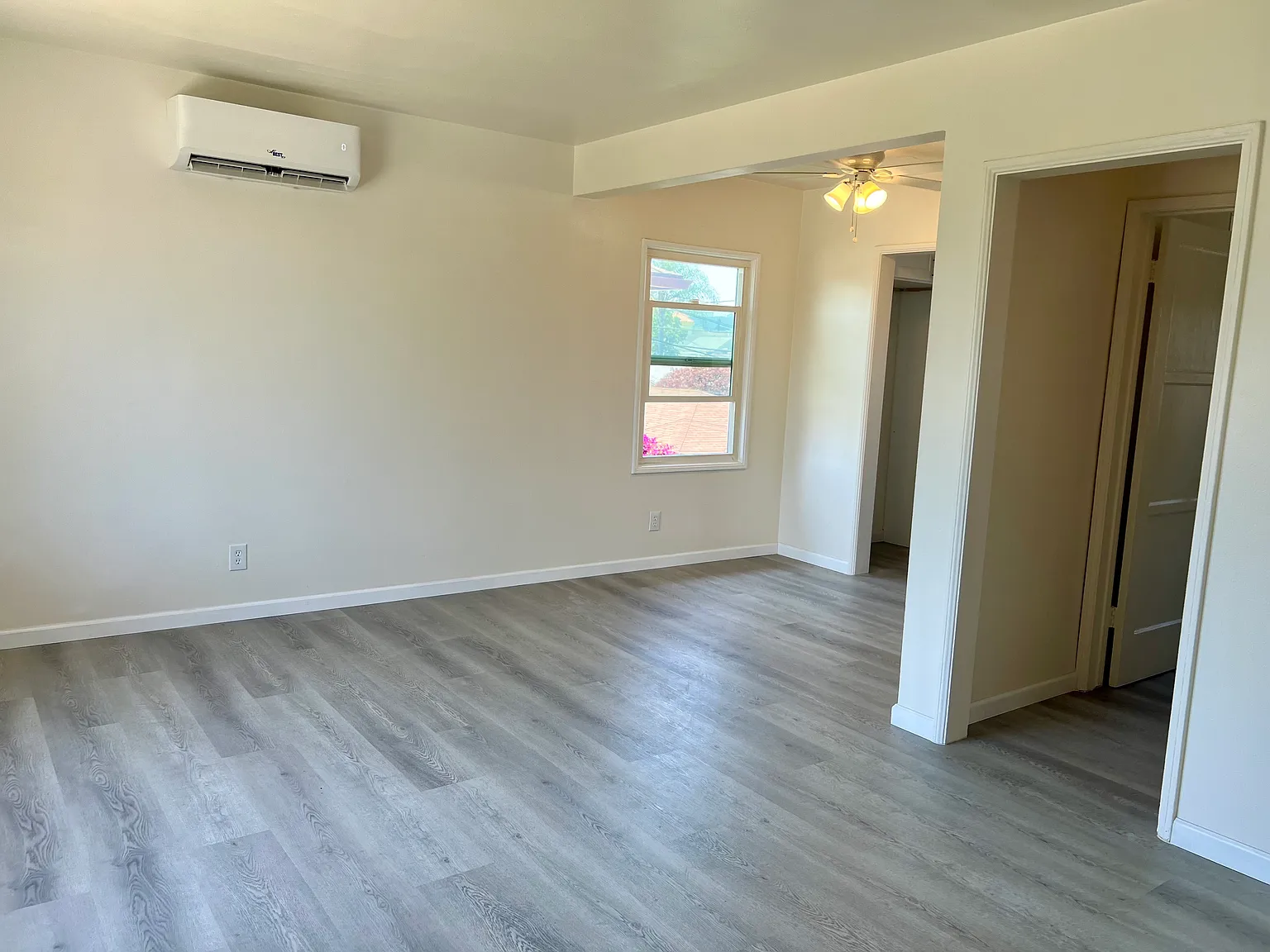 643 W Riggin St — Photo 2
