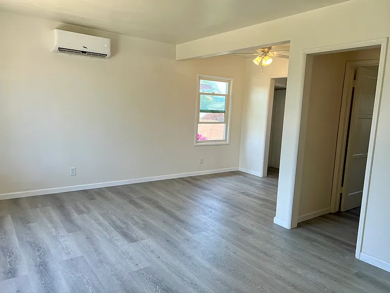 643 W Riggin St #1/2 — Photo 2