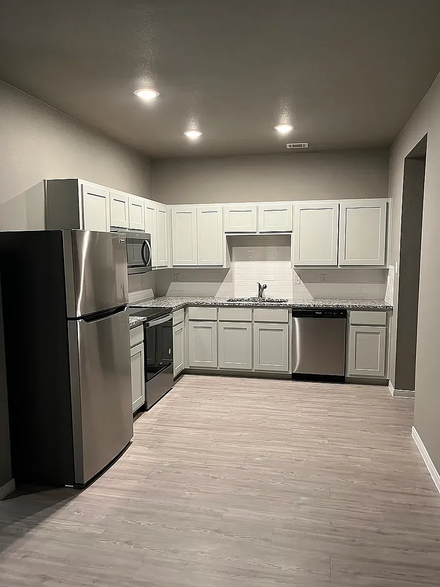 3 bed, 1342 sqft, $1,650 — Photo 3