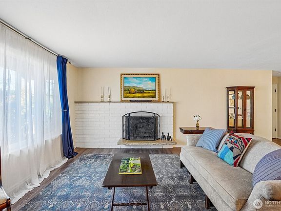 5th image of 4020 N Vassault Street