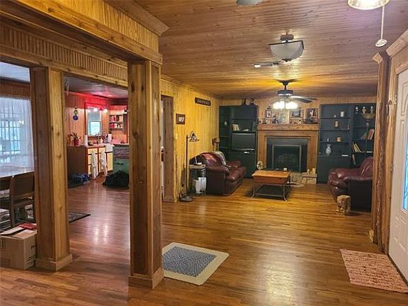 3rd image of 7301 Parkview Dr