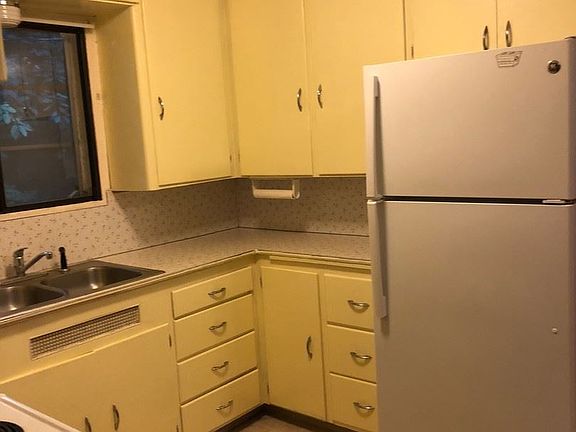 3rd image of 1511 NE 106th St