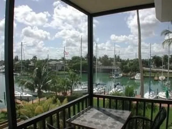 2170 Gulf Shore Blvd N APT 34, Naples, FL 34102