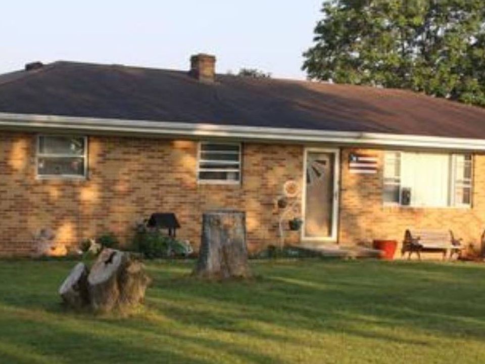 2nd image of 3929 Cloverdale Rd