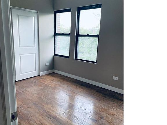 3rd image of 4625 S Drexel Blvd #410