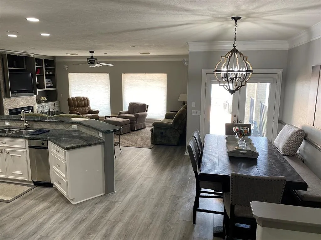 4 bed, 3400 sqft, $3,700 — Photo 4