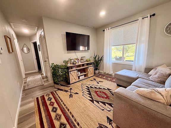 4th image of 27 Roselene Dr