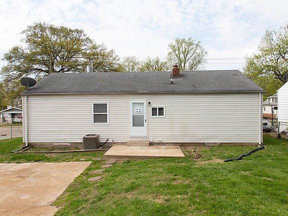 4th image of 324 Saint Louis Ave
