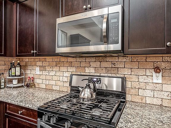 4th image of 3053 Gamay Ave
