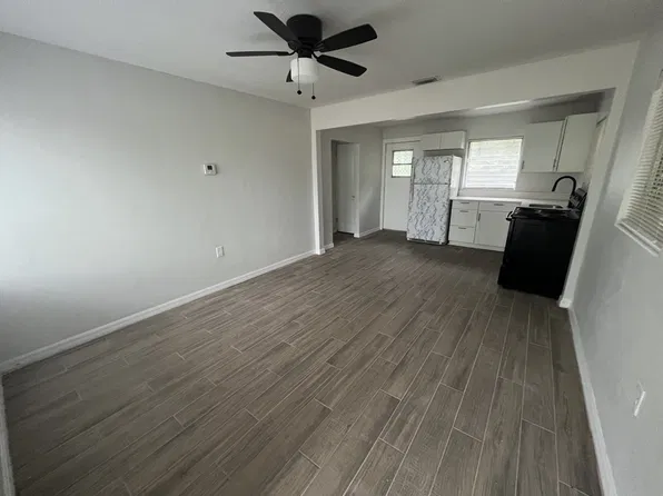 924.5 N Amelia Ave, Deland, FL 32724