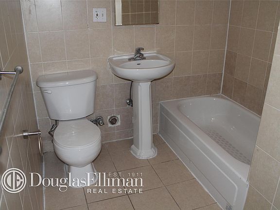 4th image of 256 E 10th St APT 1F