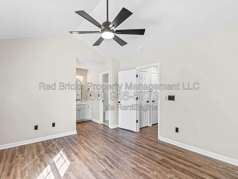 10212 University Park Ln — Photo 15
