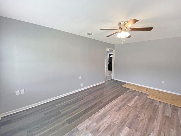 5th image of 506 Azalea Dr