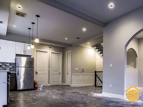 4th image of 521 Evergreen Ave #2