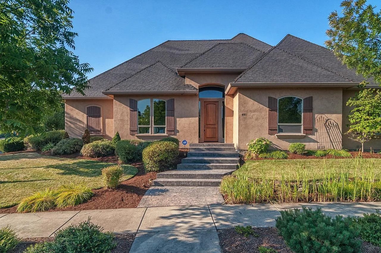 491 Lindsay Ln photo 1