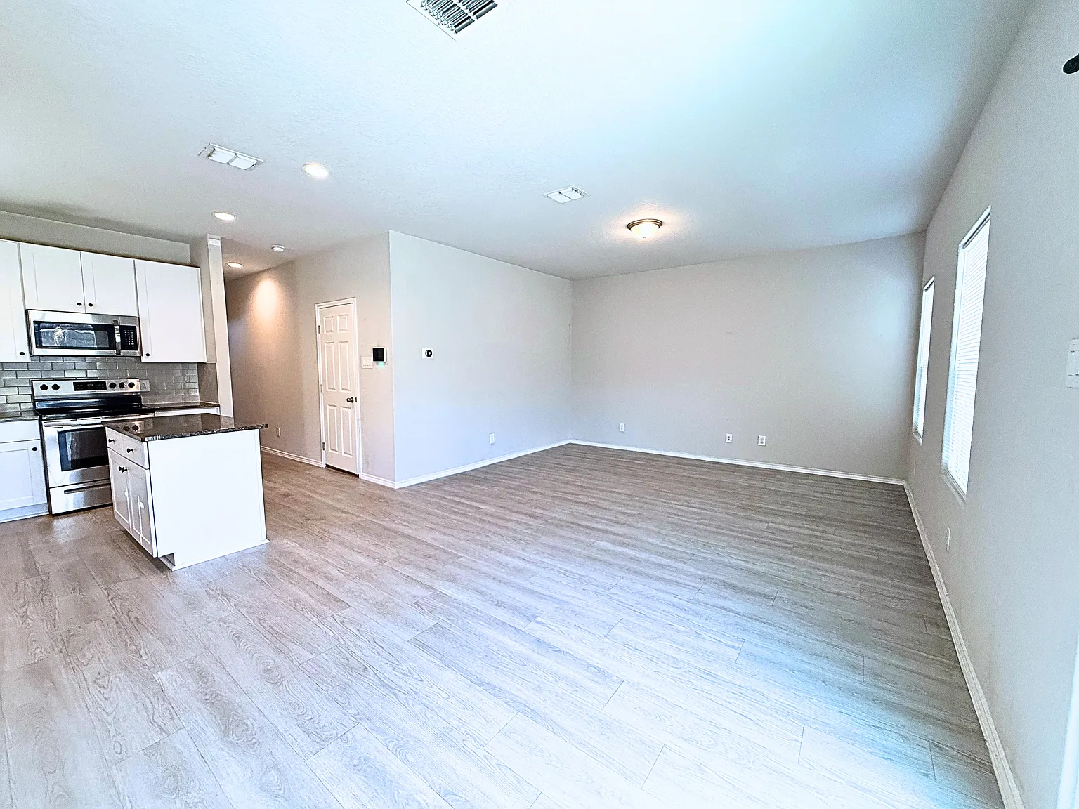 4 bed, 2.5 bath, 1518 sqft, $1,675 — Photo 4