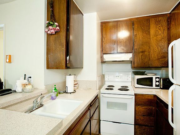 4th image of 256 S La Fayette Park Pl APT 211