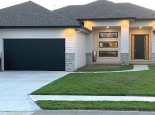 8223 N 167th St, Bennington, NE 68007