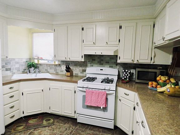 3rd image of 2209 Avenue B