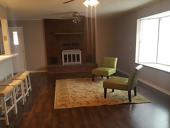 4th image of 3 Fontaine Dr