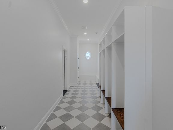3rd image of 18 Woodside Rd