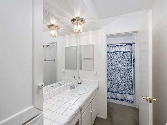 4th image of 1517 E Garfield Ave APT 58