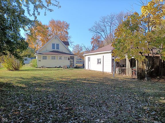 3rd image of 633 S Fuller Dr