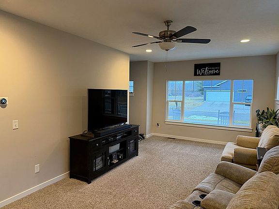 2nd image of 806 Starlight Way