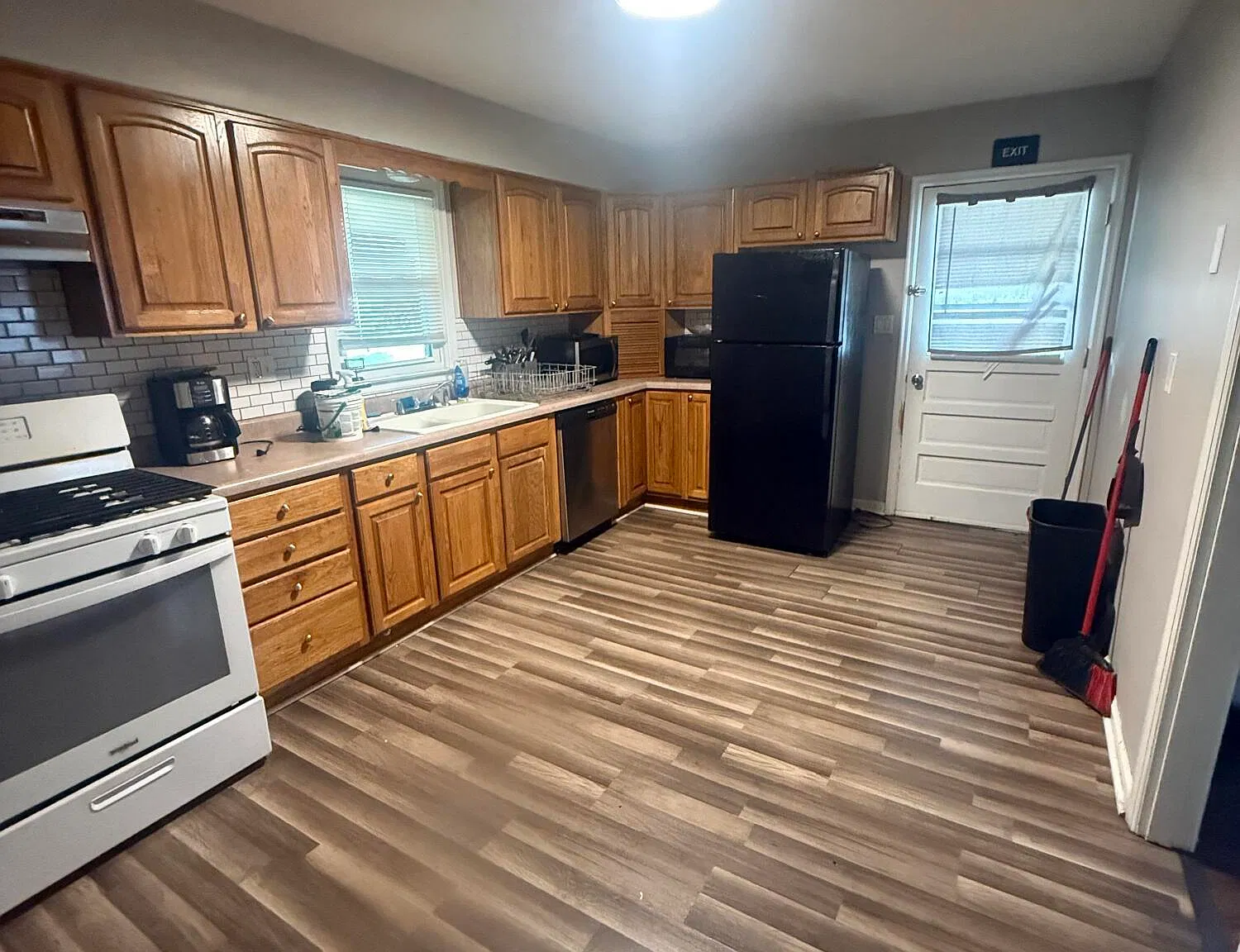 3 bed, 1.0 bath, 1000 sqft, $1,550 — Photo 3
